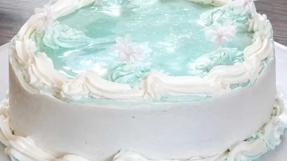 Birthday cake training and professional creaming in Chalos