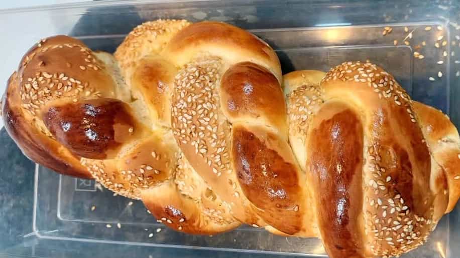 Baking large and semi-large fancy bread for cafes