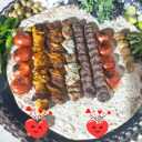 İsfahan'ın Humeyni şehrinde Pedre Salar geleneksel restoran bahçesi