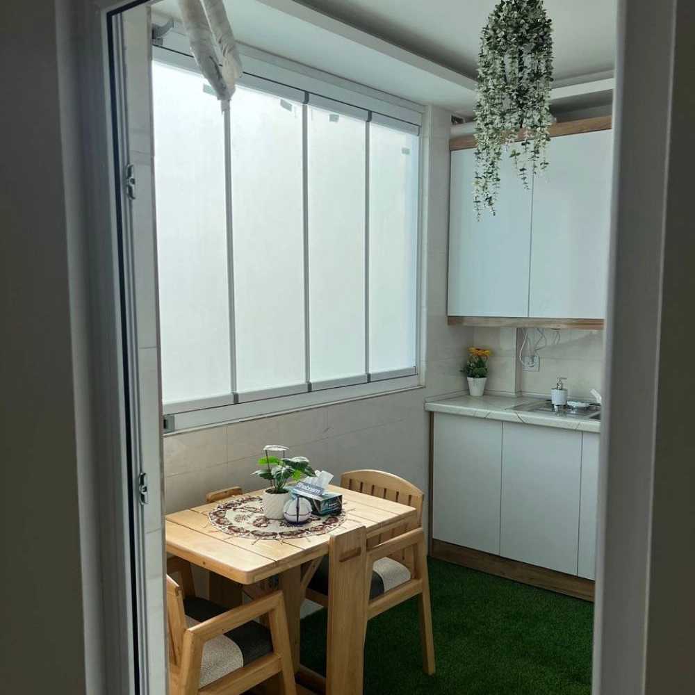 The glass of the balcony can be folded