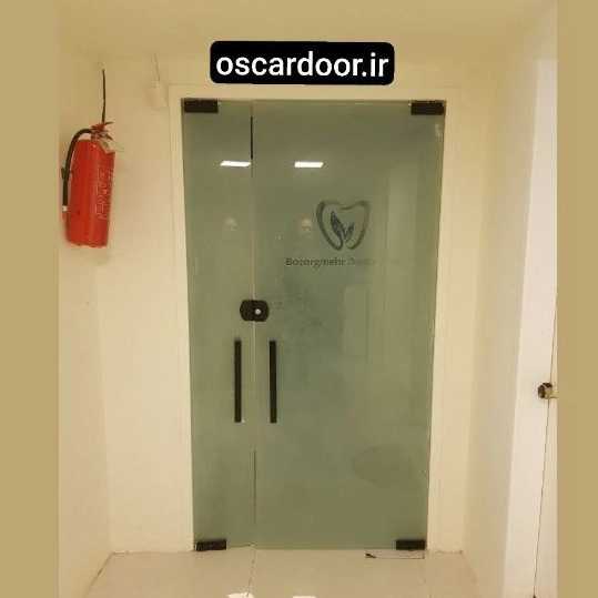 Stepi door with Sandplast tempered glass