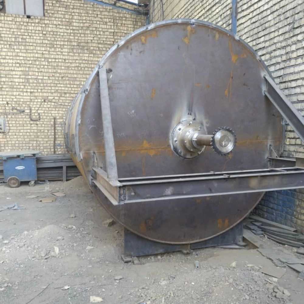 Mixer to stir the isogam material