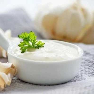 Yogurt with shallots