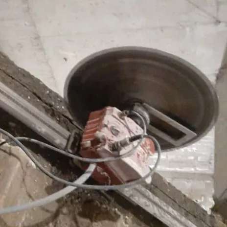 برش بتن شمشیری راه پله توسط دستگاه Wall saw