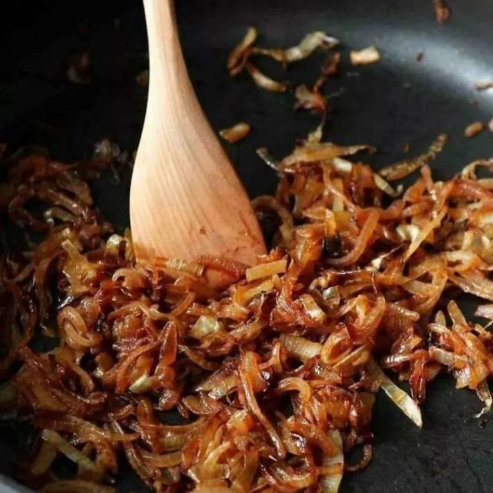 پیاز و سبزی سرخ شده