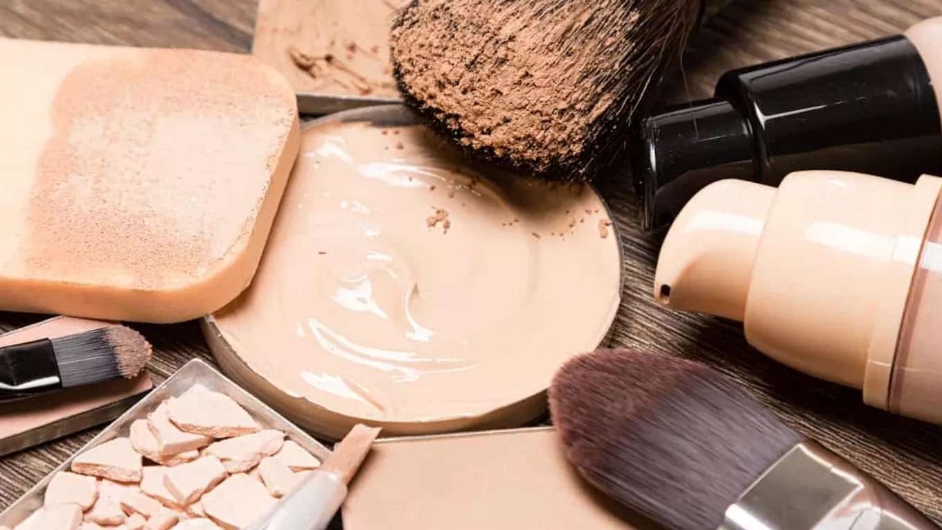 مستحضرات التجميل لطيف