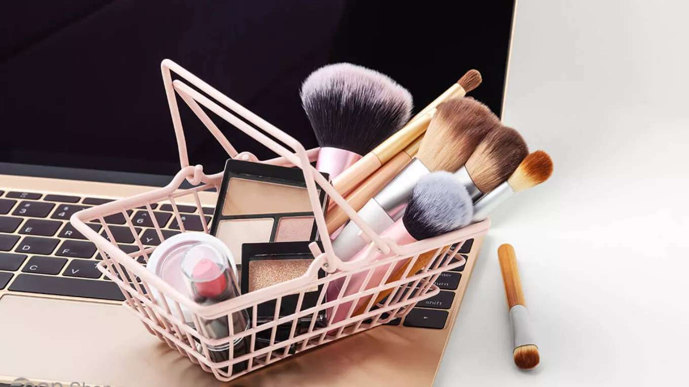 مستحضرات التجميل لطيف