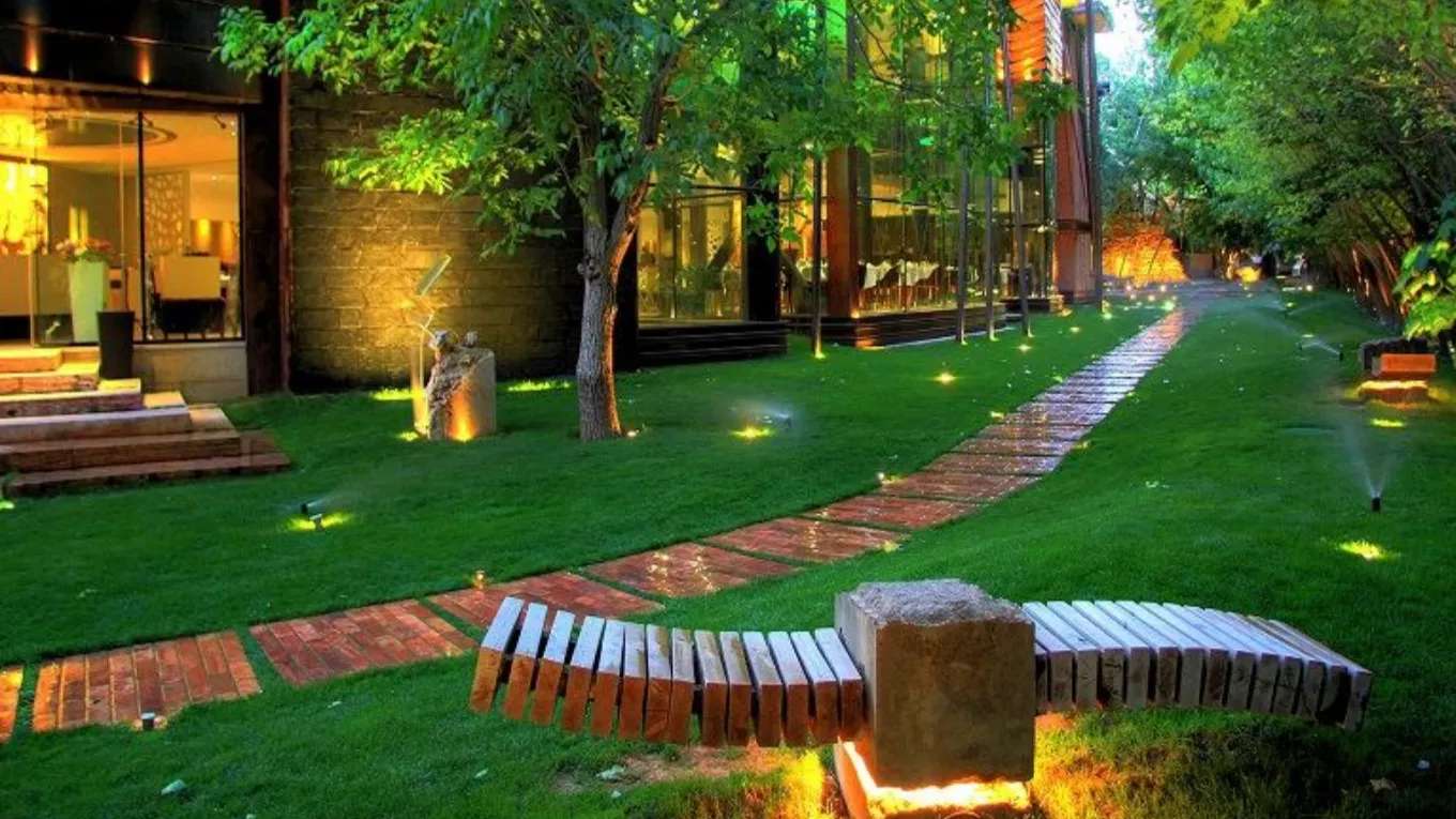 Soroush restaurant garden