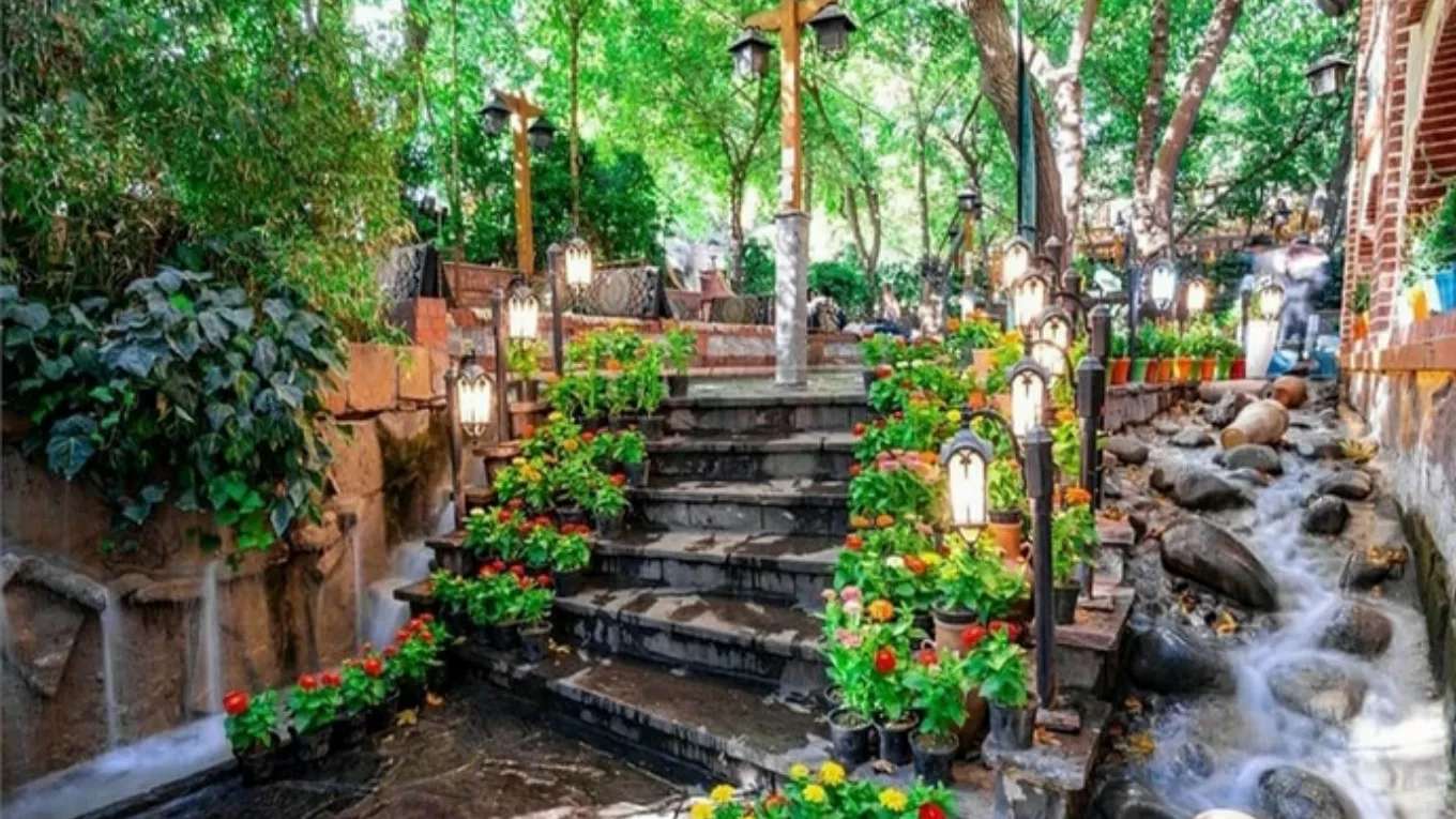 Soroush restaurant garden
