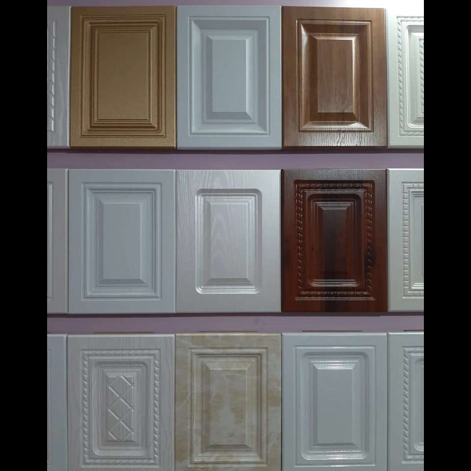 درب کابینت ممبران و نئوکلاسیک در طرح ها و رنگ های مختلف