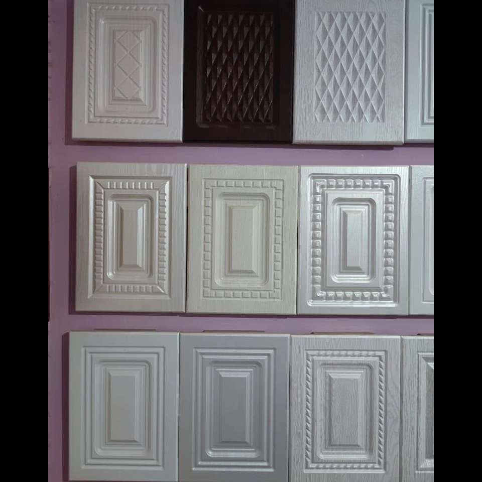 درب کابینت ممبران و نئوکلاسیک در طرح ها و رنگ های مختلف