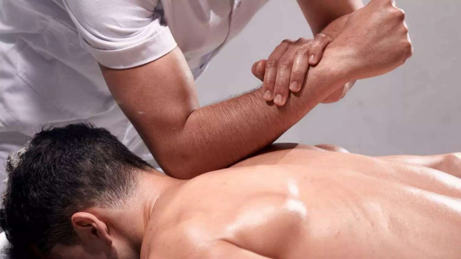 العلاج بالتدليك والعلاج الطبيعي