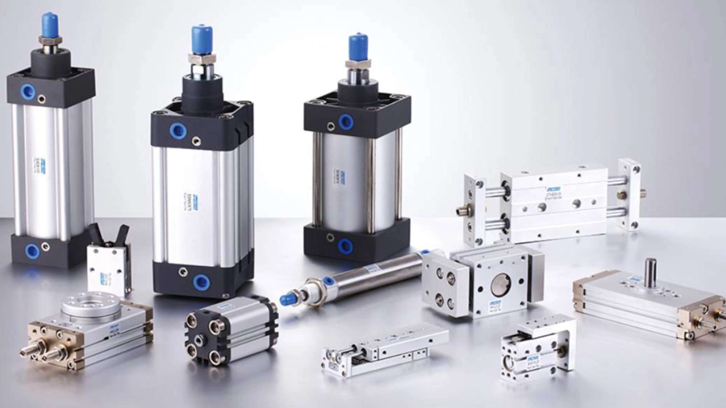 Hydraulic and pneumatic jack