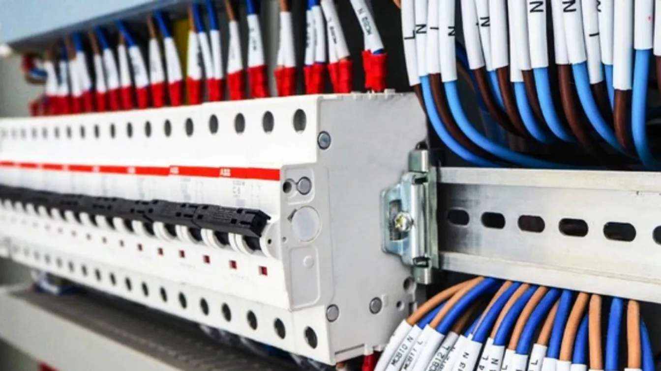 شركة تحليل ومبتكري اللوحات الكهربائية