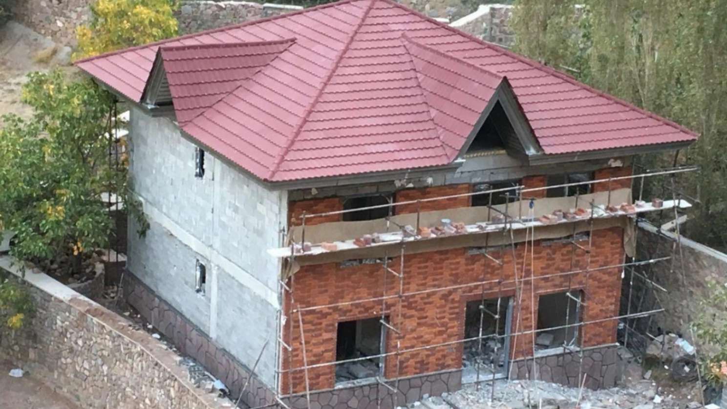 Hamid Shirvani kaynak ve çatı kaplama