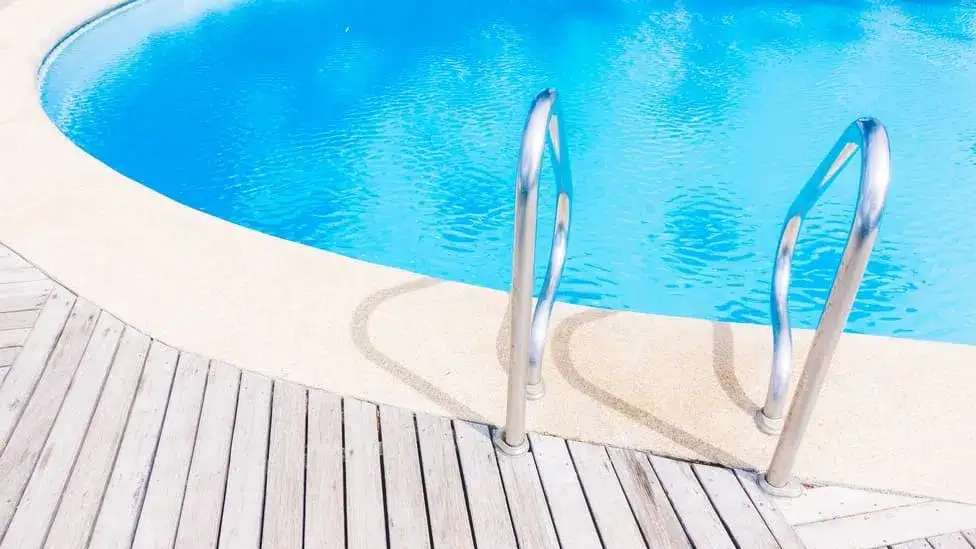 Construction of a swimming pool and jacuzzi Mr. Atsakhr