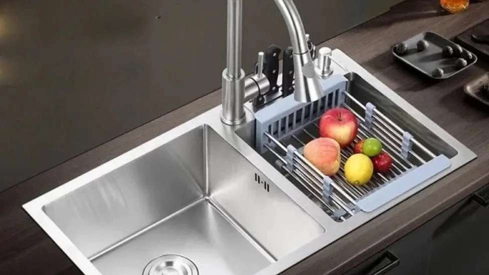 Selling sinks and Pasha'i gas