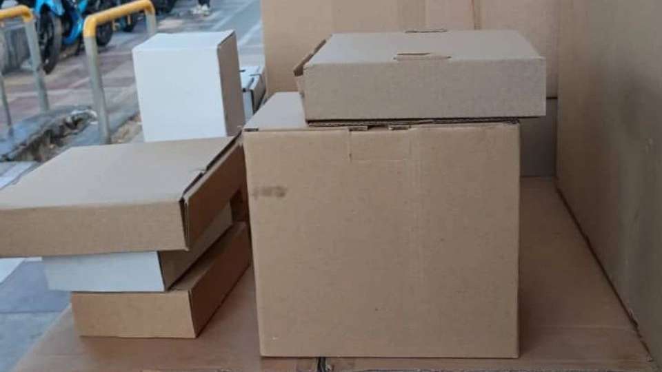 Selling cardboard for home furnishings