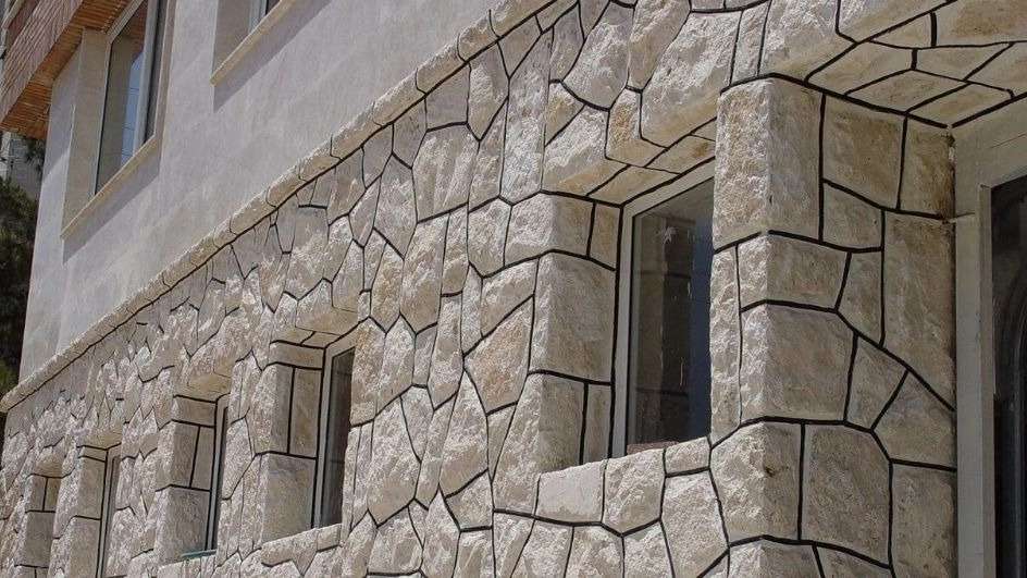 حجر صناعي خارجي