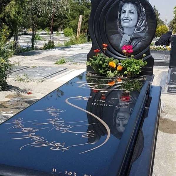 سنگ مزار قائم