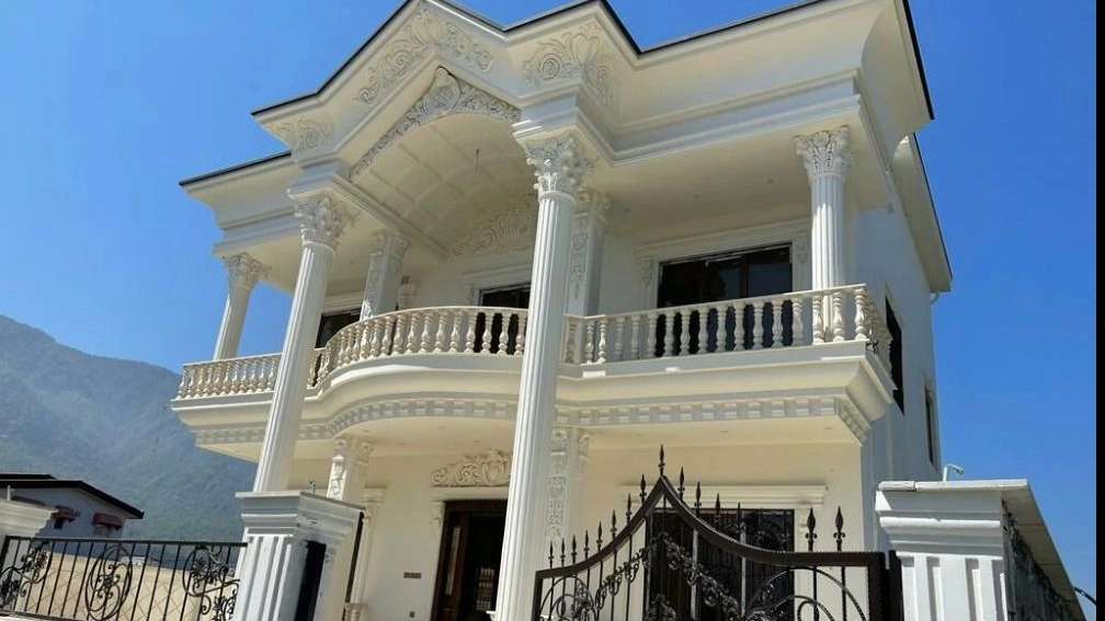 Roman facade of facade builders