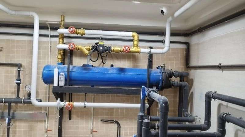 Ground heating and cooling store