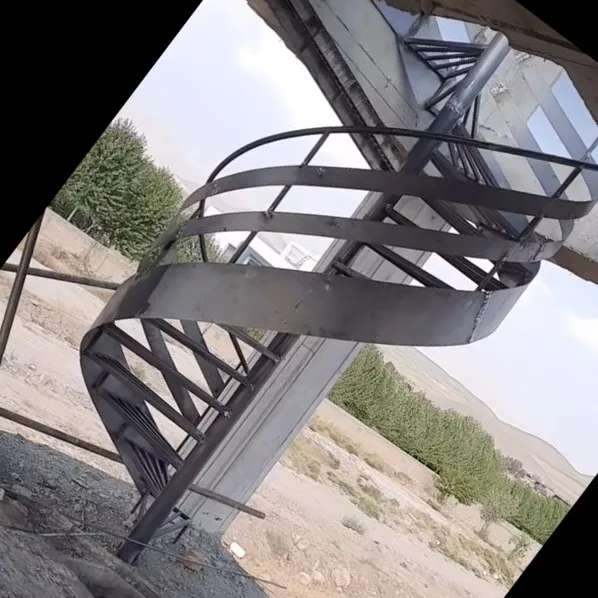 راه پله فلزی مار پیچ
