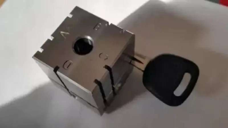 Tehrani keying machine
