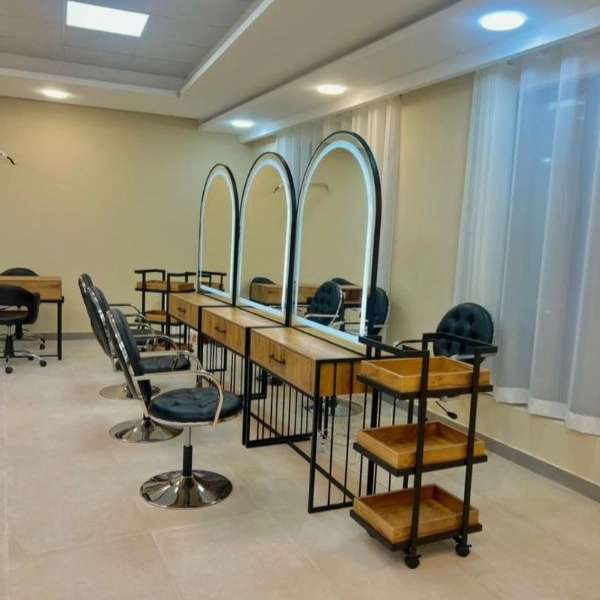 تجهیزات سالن زیبایی و فروشگاه آینه