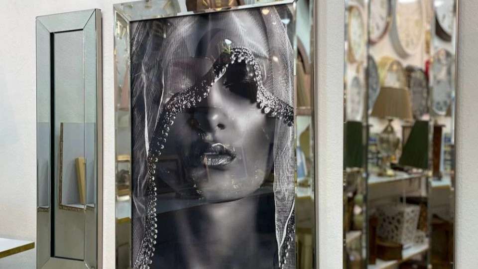 Decorative accessories for men's cocoons
