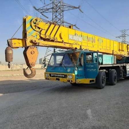 موسسه جرثقیل صحراگرد