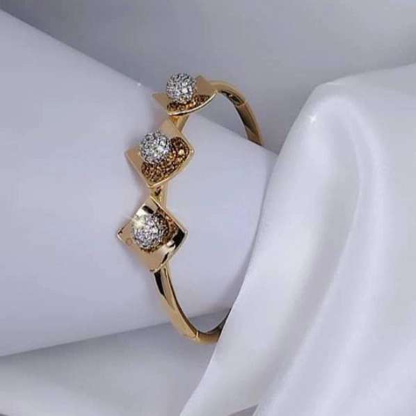 بدلیجات اکسسوری و زیورآلات نورا گالری