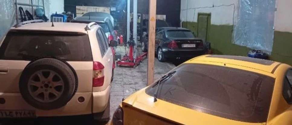 Soltani Black Benz repair shop