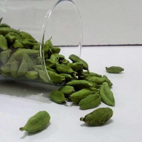 عرقیات و گیاهان دارویی عطاری حکیم