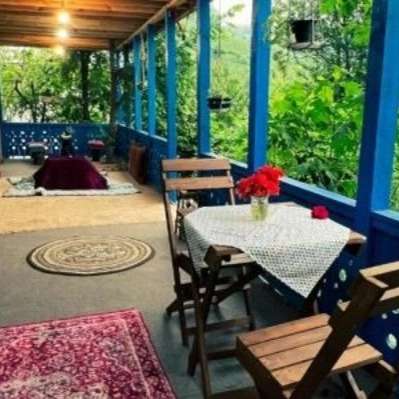 اقامتگاه و کافه رستوران علی کریمی
