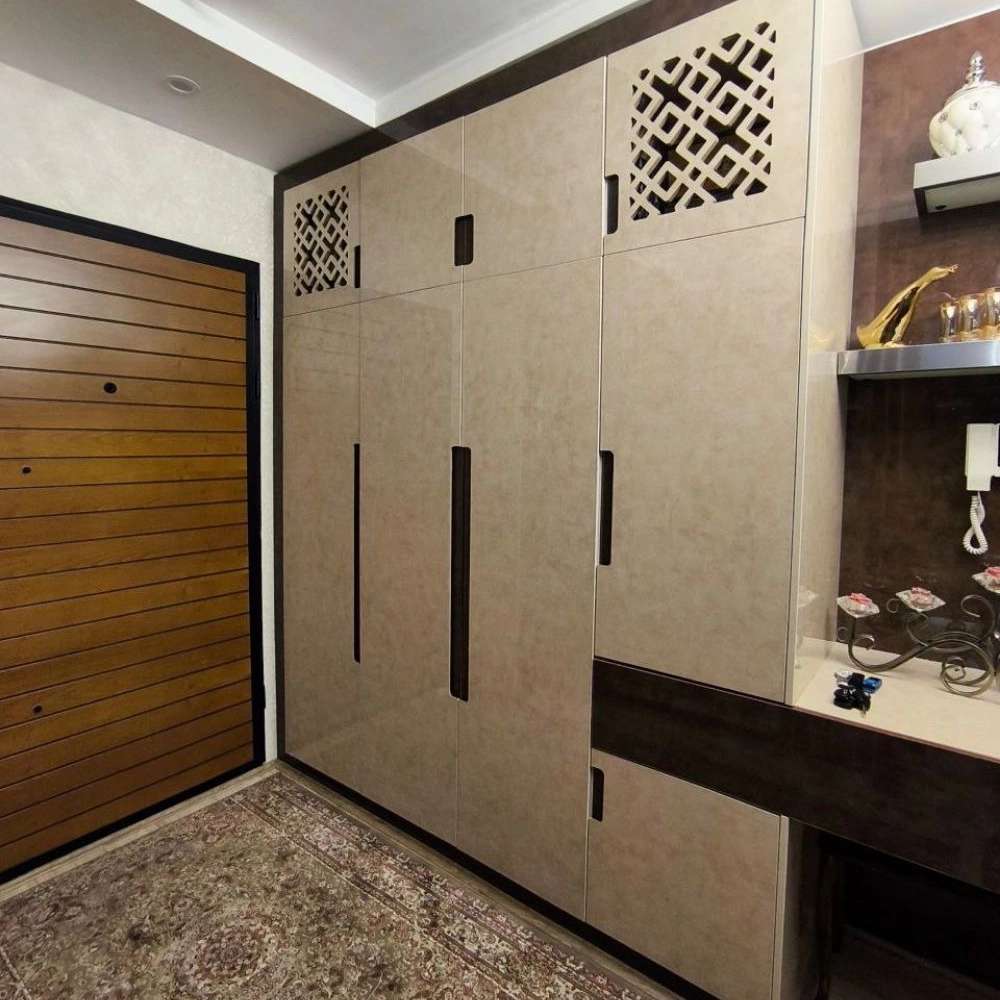 اجرای کابینت کمد دیواری و آینه قدی ورودی منزل آقای تیمورزاده