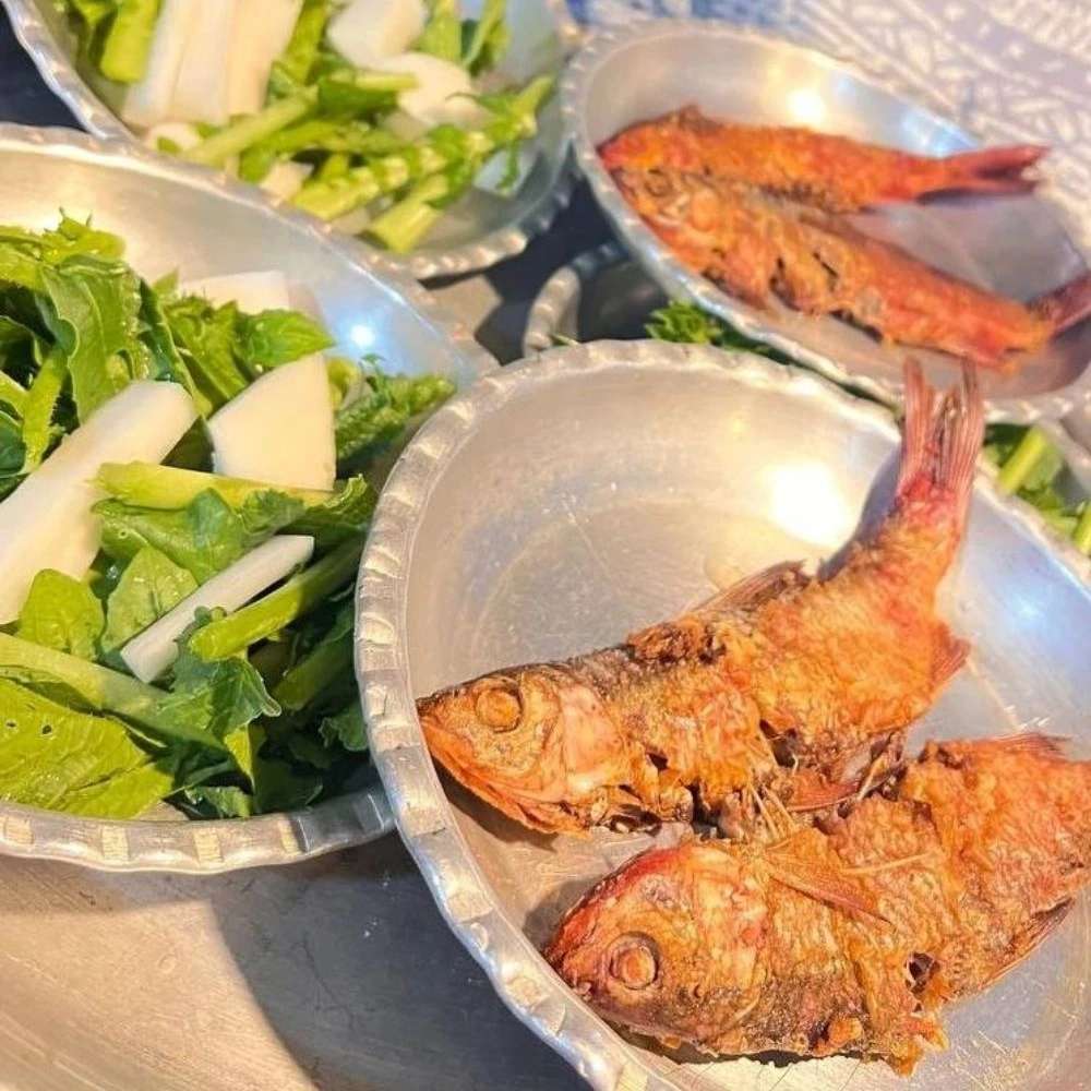 رستوران و چایخانه سنتی همیشه بهار