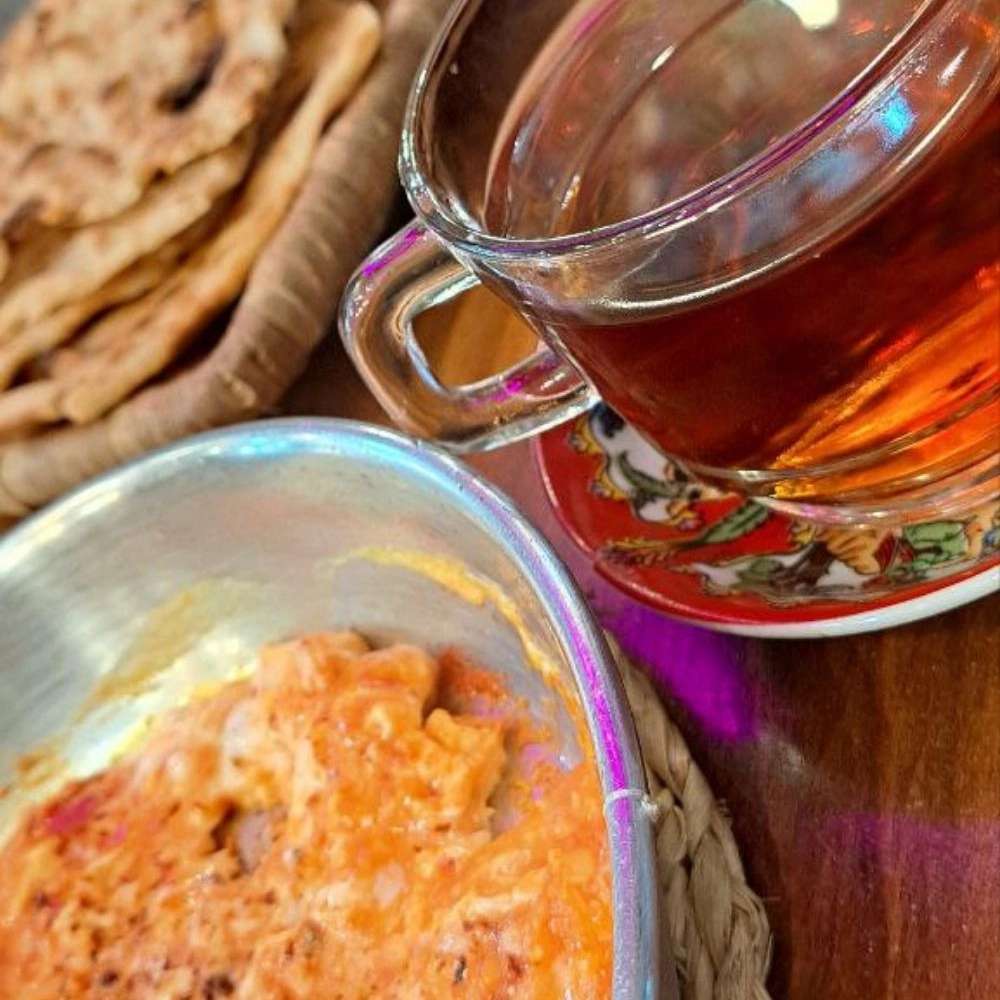 رستوران و چایخانه سنتی همیشه بهار