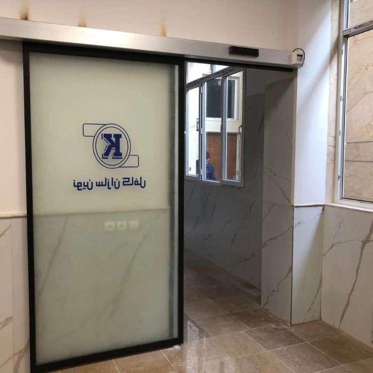 جک پارکینگی و درب شیشه ای اتوماتیک در اندیشه