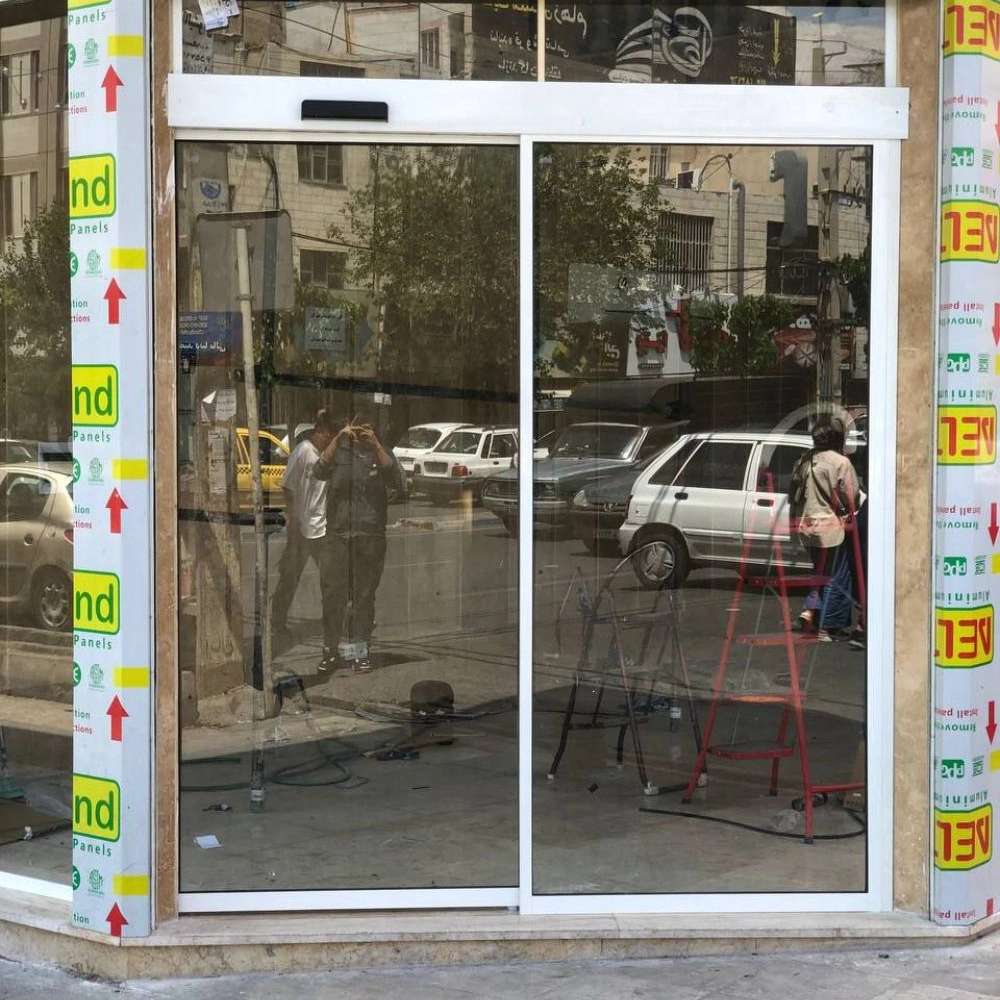 جک پارکینگی و درب شیشه ای اتوماتیک در اندیشه