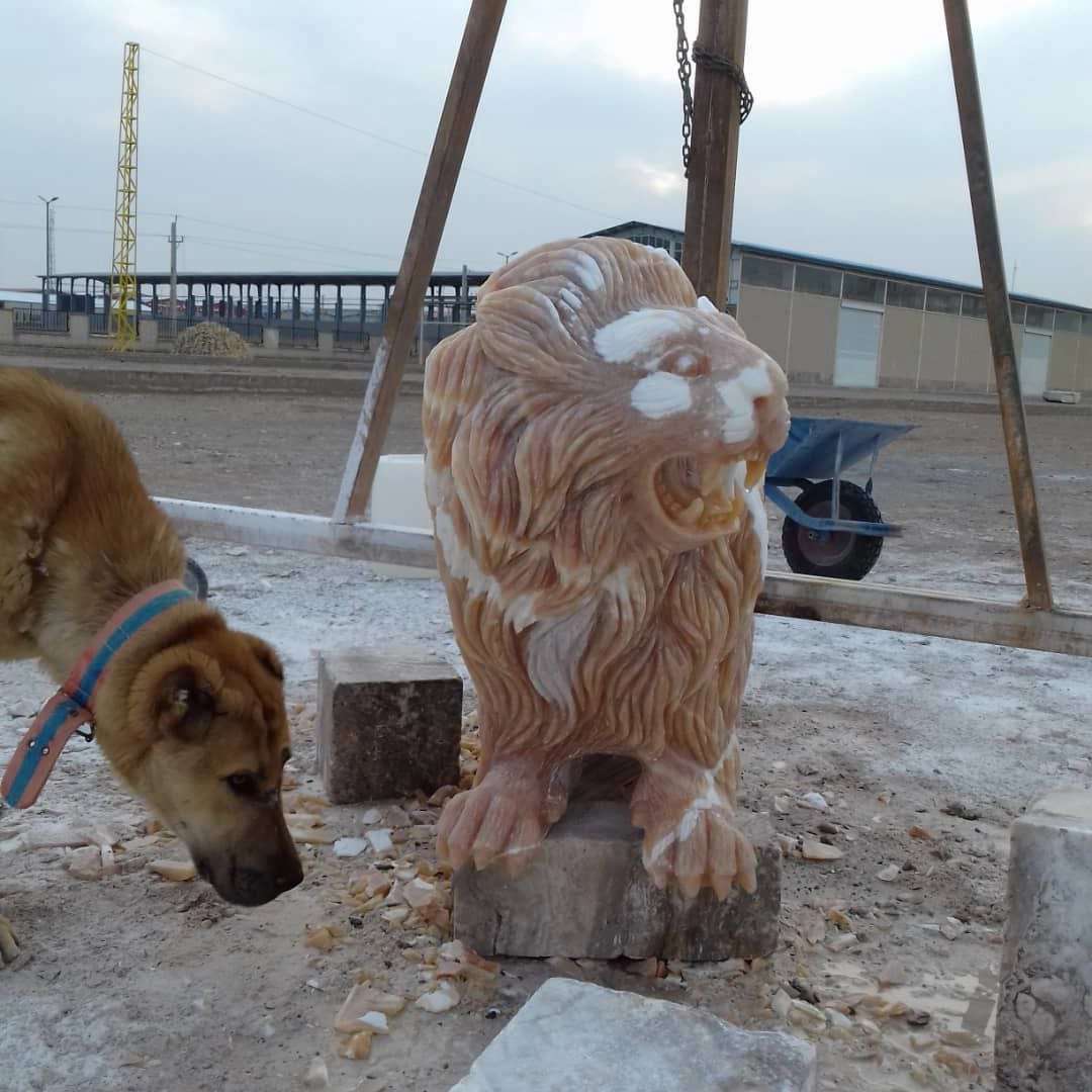 مجسمه های سنگی