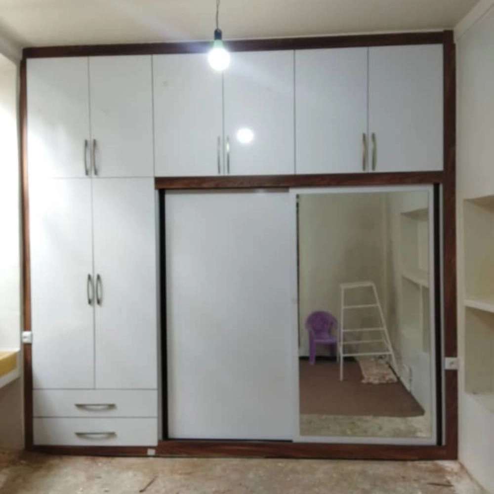 کمد دیواری با دستگیره