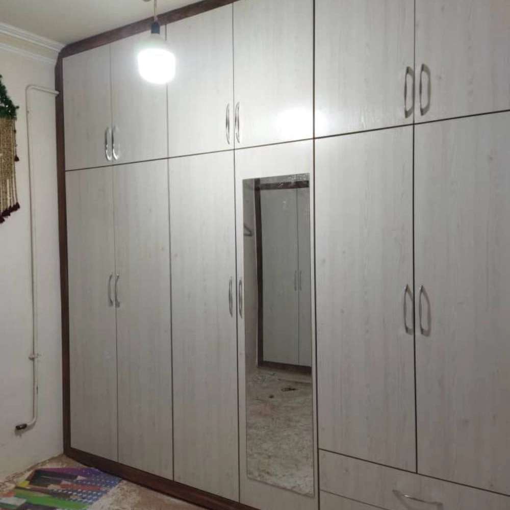 کمد دیواری با دستگیره
