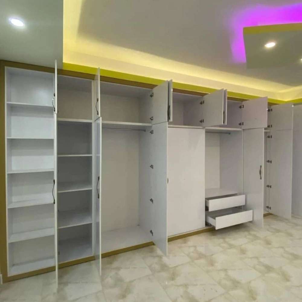 کمد دیواری با دستگیره