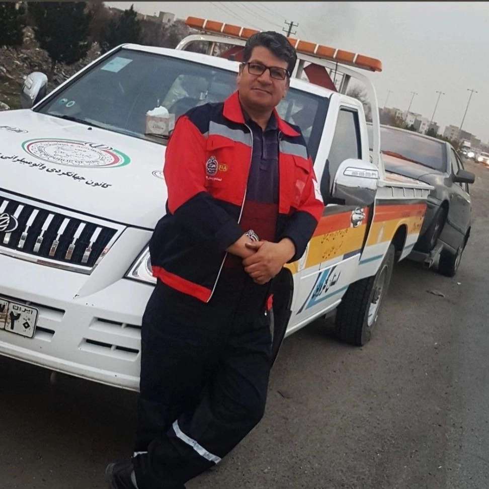 حضور امداد خودرو قزوین نماینده کانون جهانگردی و اتومبیلرانی در اولین نمایشگاه خودرو های کلاسیک استان قزوین