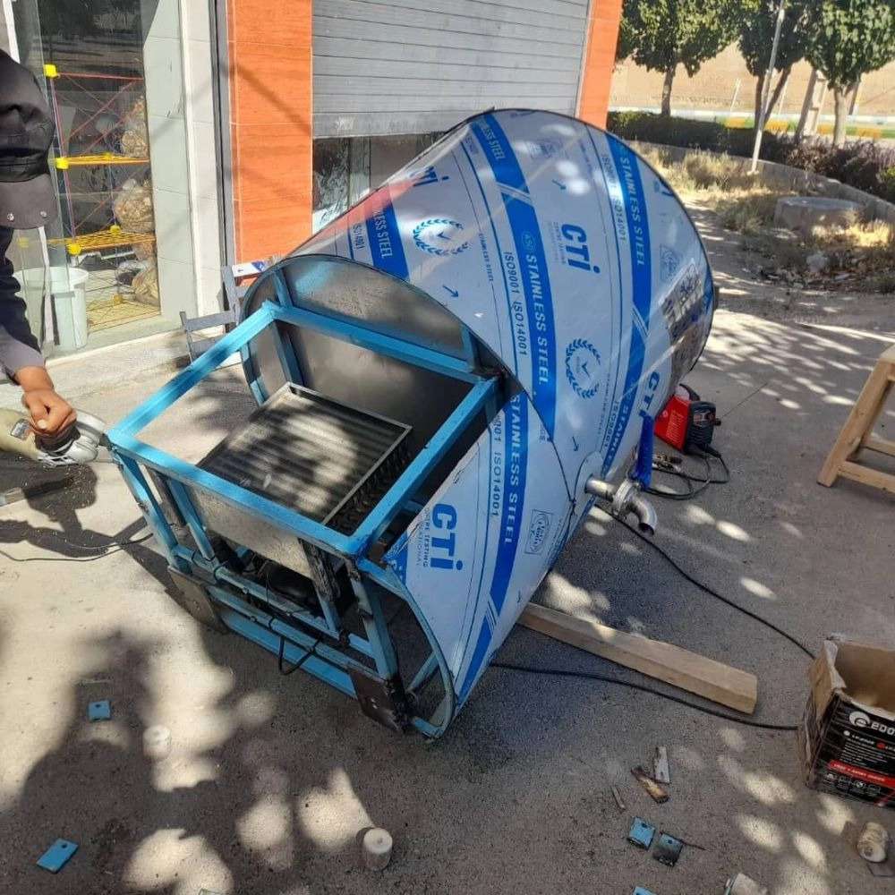 نصب قسمت توزین روی مخزن شیر سردکن