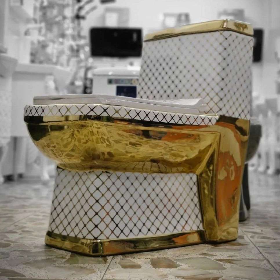 عادل استور
