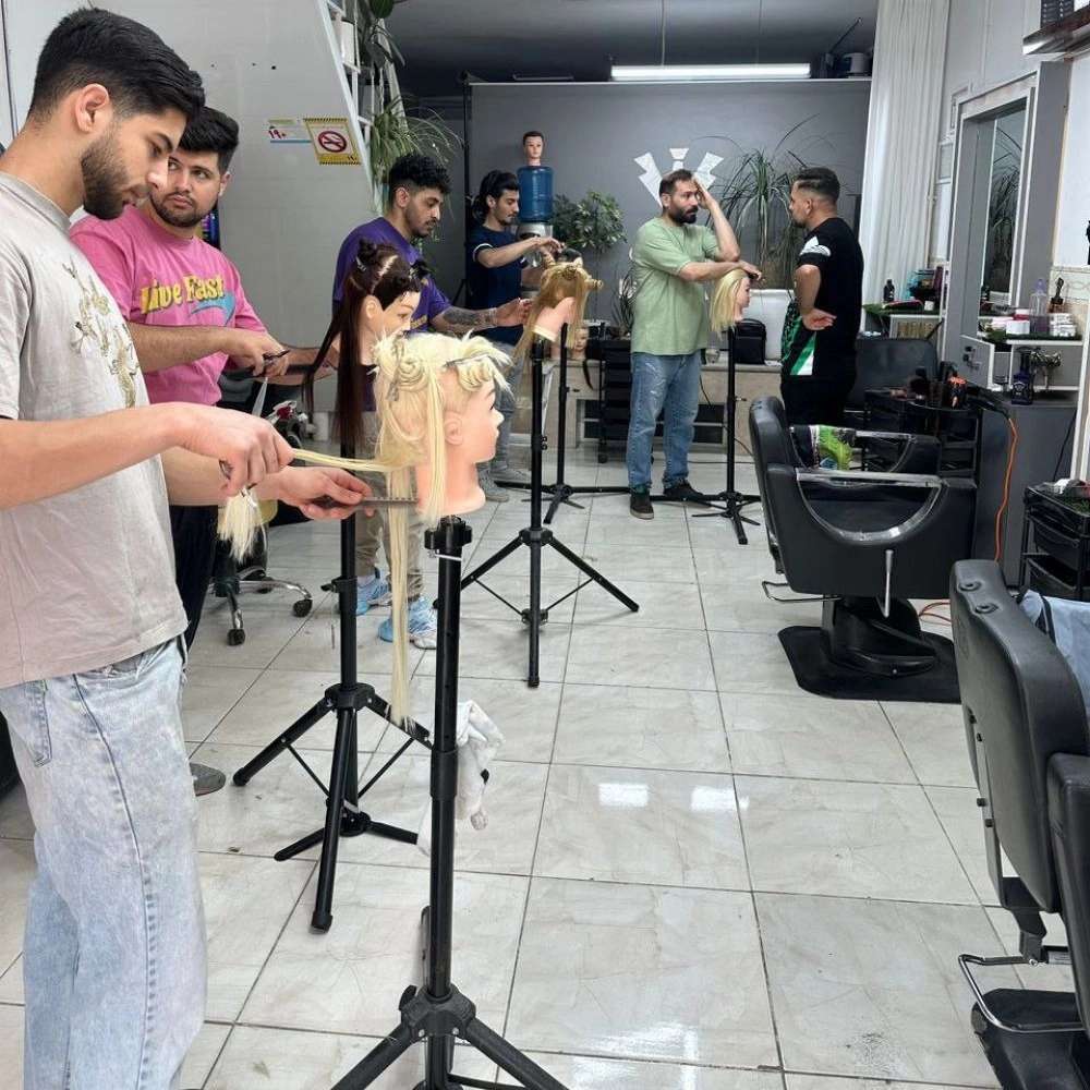 آموزشگاه آرایشگری مردانه آرا