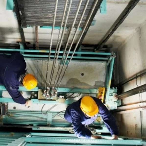 طراحی ساخت مونتاژ آسانسور بالابرهیدرولیک و پله پیمای برقی در اصفهان