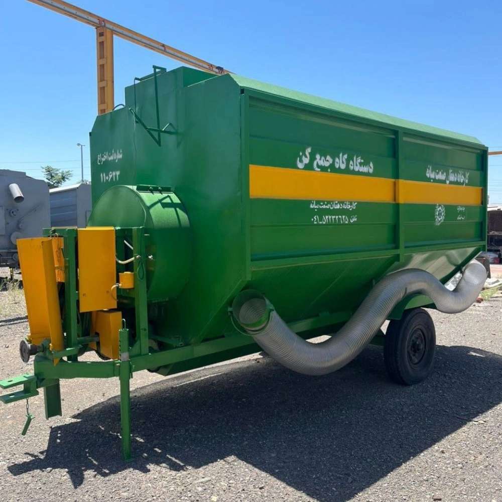 دستگاه کاه جمع‌کن پشت تراکتوری دهقان صنعت در میانه آذربایجان شرقی